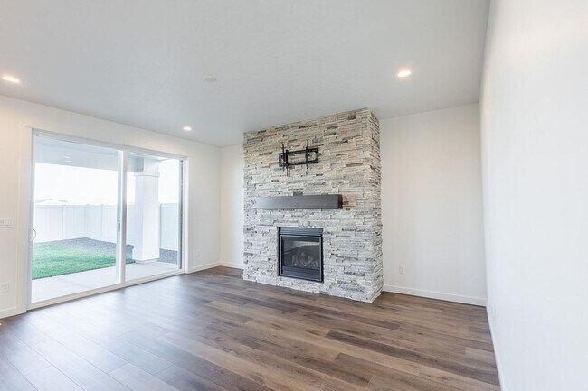 Building Photo - Brand New Home in an Amenity Filled Neighborhood