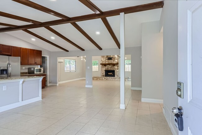 Building Photo - Ready for Move In! $250 off of the first full month's rent!