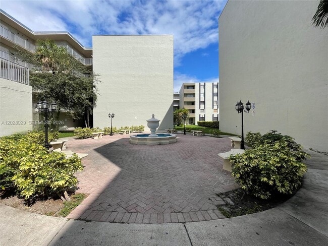 Building Photo - 10090 NW 80th Ct