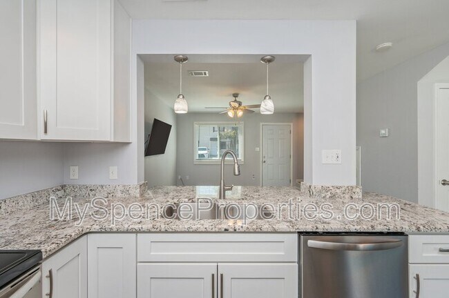 Building Photo - 710 Legion Dr