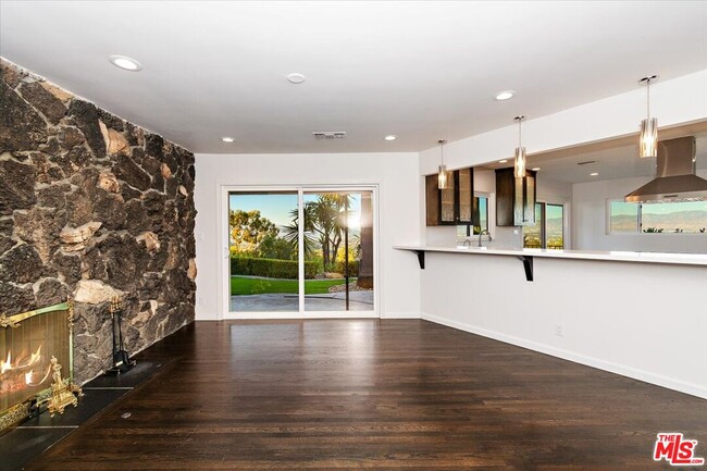 Building Photo - 15451 Longbow Dr