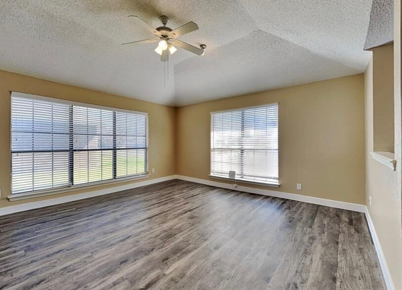 Building Photo - 7301 Seascape Dr