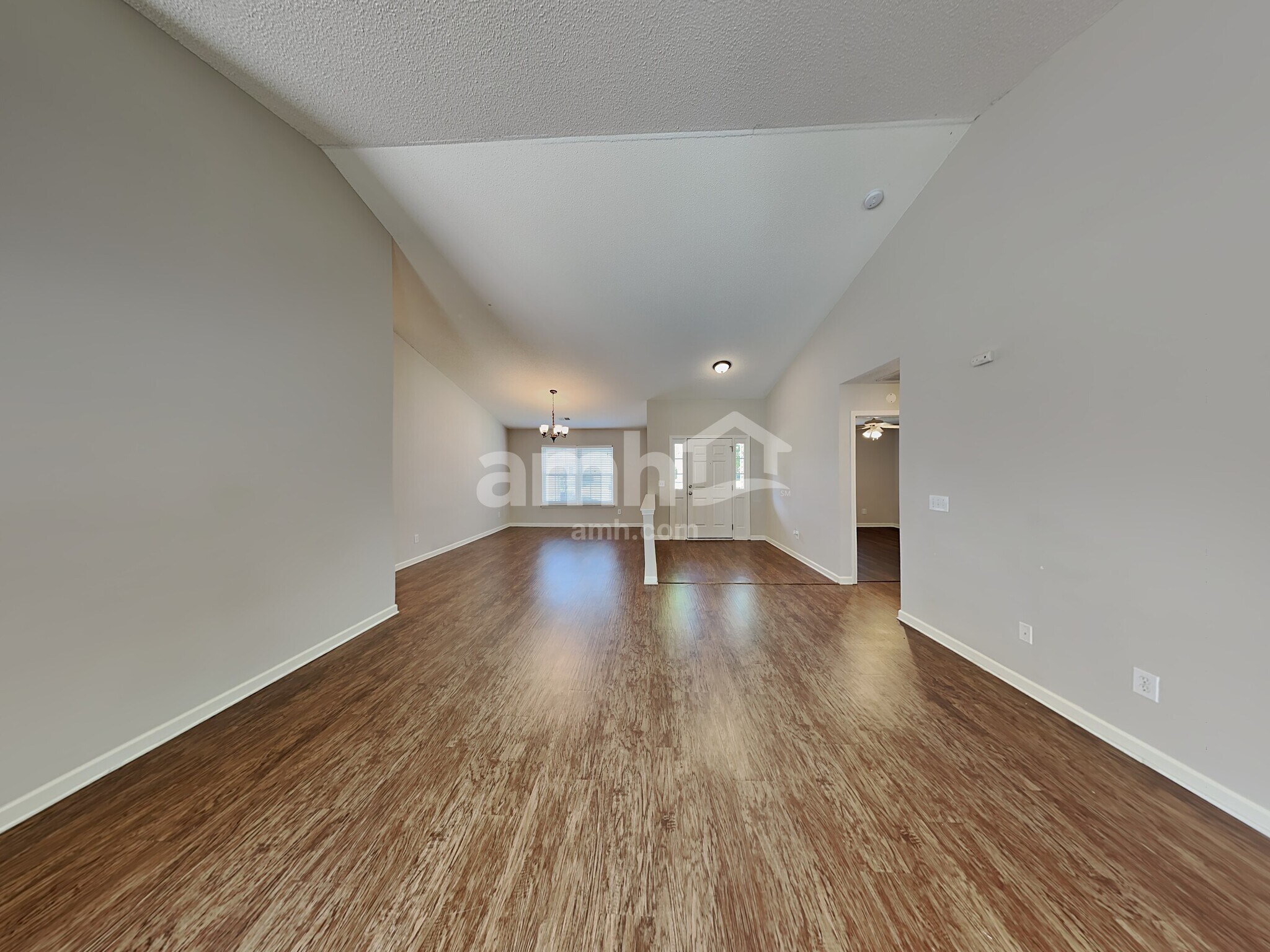Building Photo - 4009 Edgeview Dr