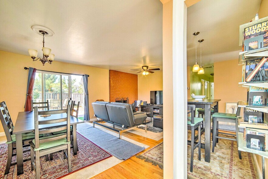 Building Photo - 2475 Armstrong Pl