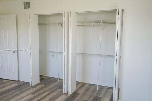 Building Photo - 2008 Jackson St