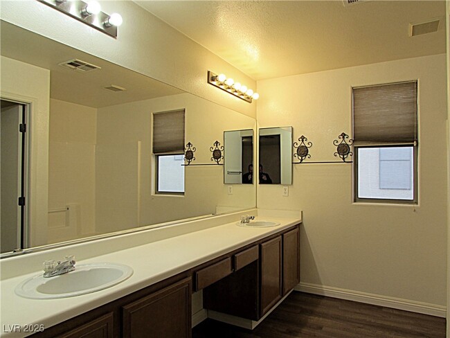 Building Photo - 4834 Villa Pescara St