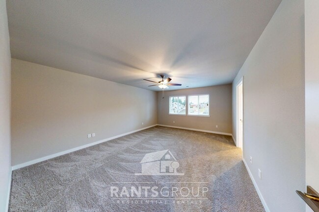 Building Photo - Easy freeway access! Newer subdivision!