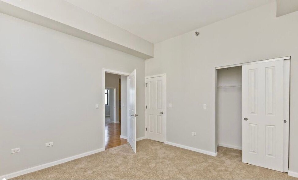 Building Photo - 1464 S Michigan Ave