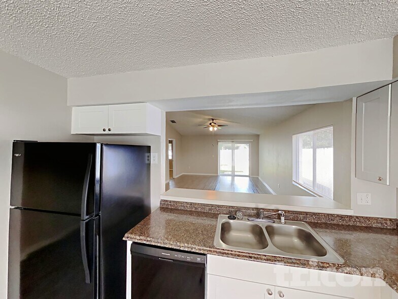 Building Photo - 4432 Country Hills Blvd