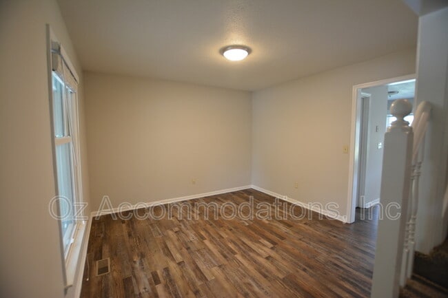 Building Photo - 1213 E Butterfield Pl