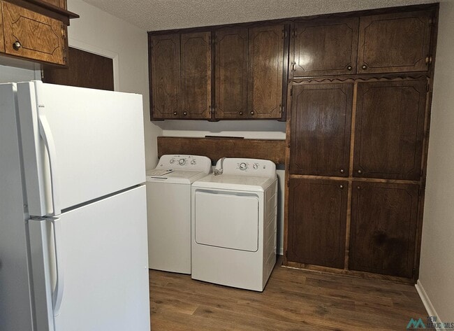 Building Photo - 2300 Moberly Dr