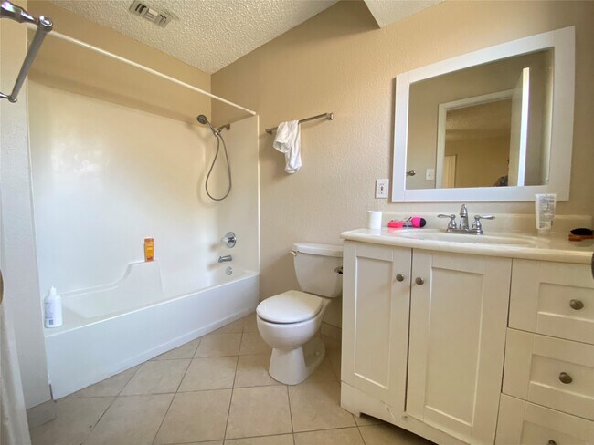 Building Photo - 25 Tradewinds Dr