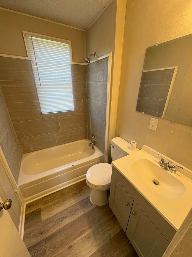 Primary Photo - 1116 Ash Ave