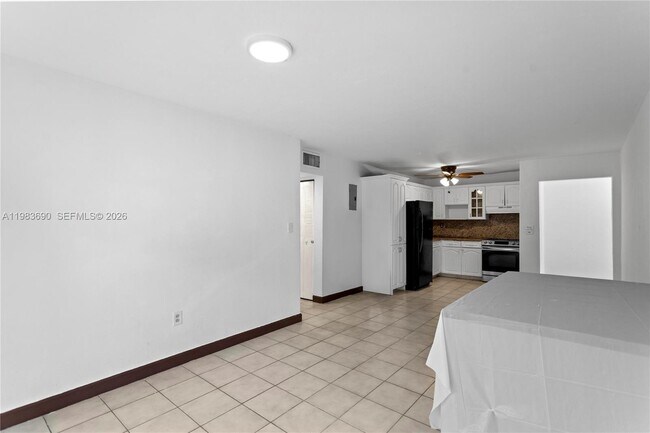 Building Photo - 13655 NE 10th Ave