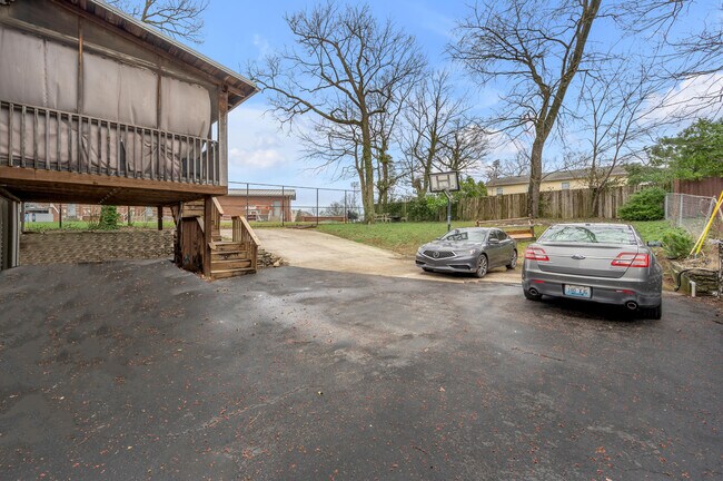 Building Photo - 653 Mt Vernon Dr