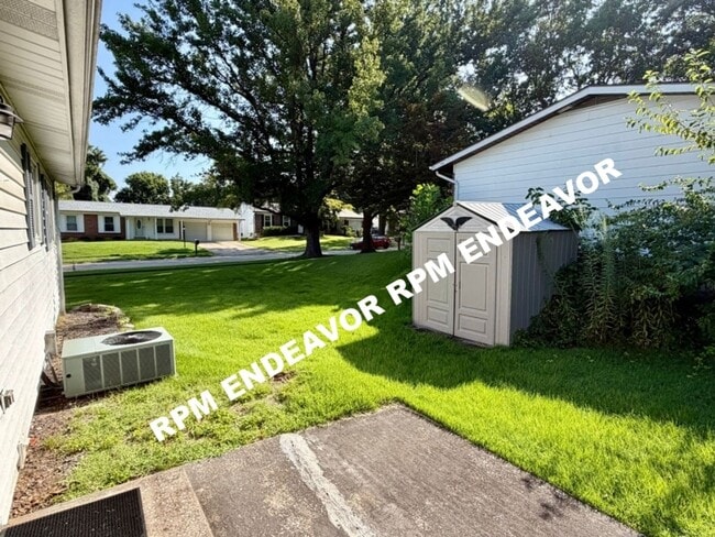 Building Photo - 1407 La Cerros Ln