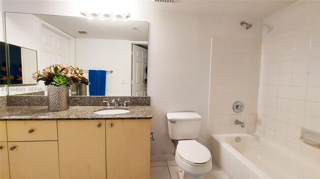 Building Photo - 2457 Centergate Dr