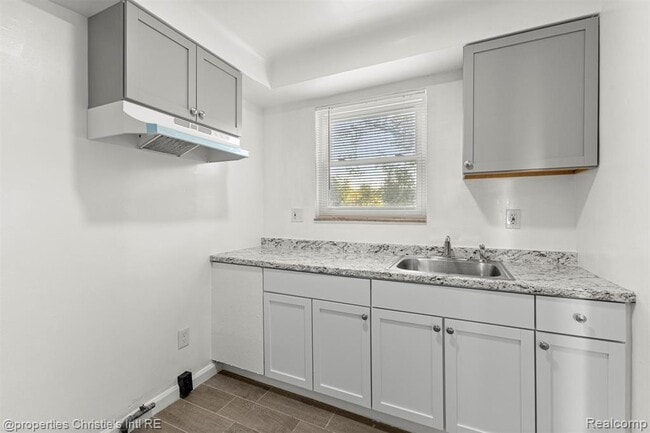 Building Photo - 10838 Nottingham Rd