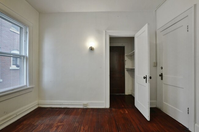 Building Photo - 2142 Summit St