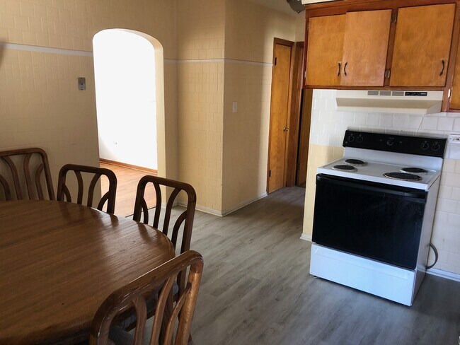 Building Photo - 4425 W 55th St