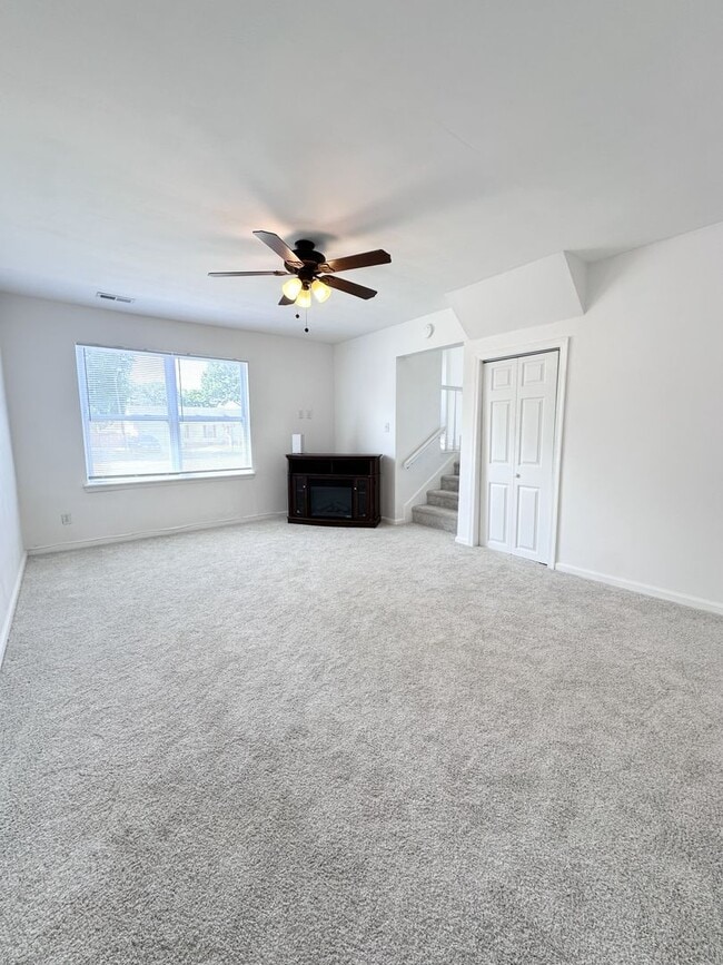 Building Photo - Charming Updated Home in Prime Chesapeake Location – Spacious Layout & Modern Touches!