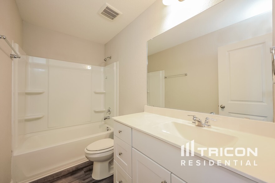 Building Photo - 14347 Palm Ridge
