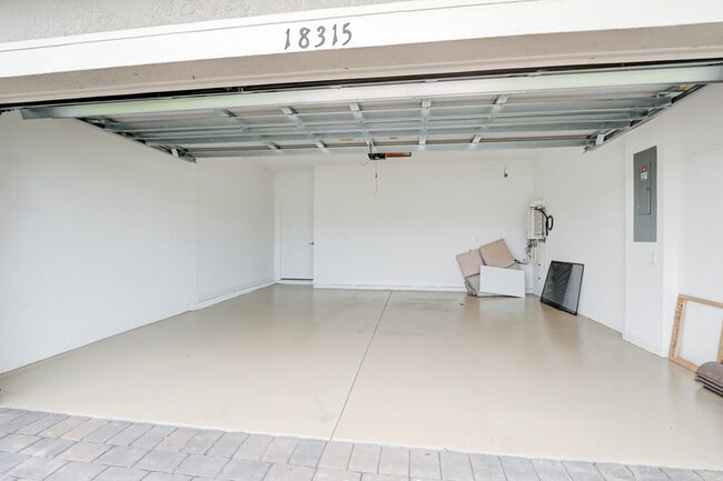 Building Photo - 18315 Ridgeline Dr