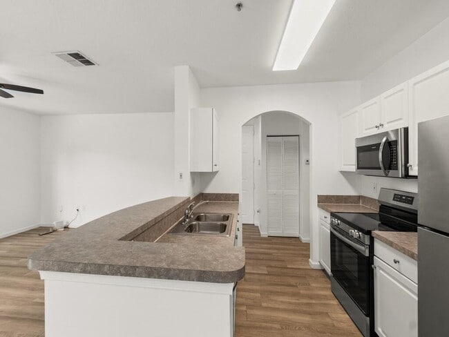 Building Photo - 5020 Fairways Cir