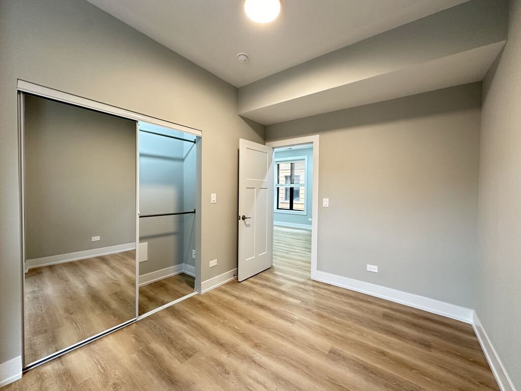 Building Photo - 431 W Belden Ave