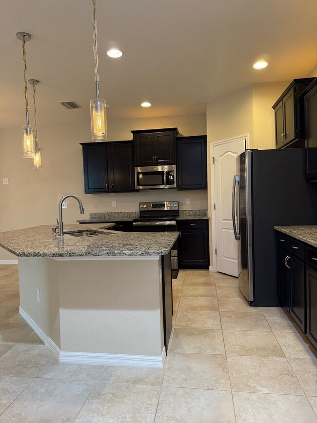 Building Photo - 32982 Windelstraw Dr
