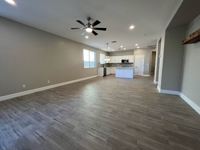 Building Photo - Cozy Cul De Sac house FOR RENT in a GREAT location