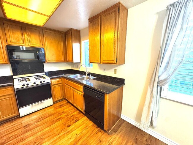 Building Photo - 12251 Moorpark St