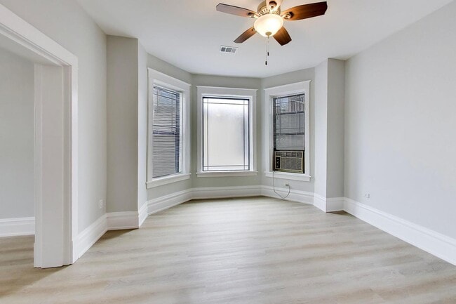 Building Photo - 2114 W Byron St