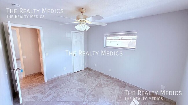 Building Photo - 6 Carriage Hill Cir
