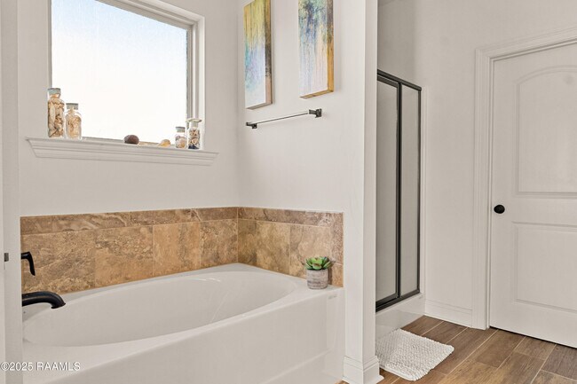 Building Photo - 120 Sugar Crest Dr