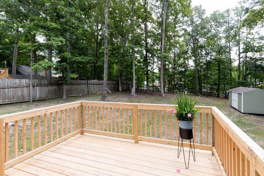 Building Photo - 3431 Castlebury Dr