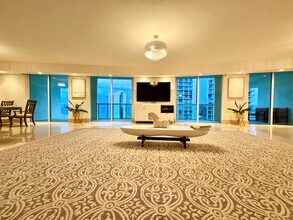 Building Photo - St. Tropez Penthouse