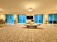Building Photo - St. Tropez Penthouse