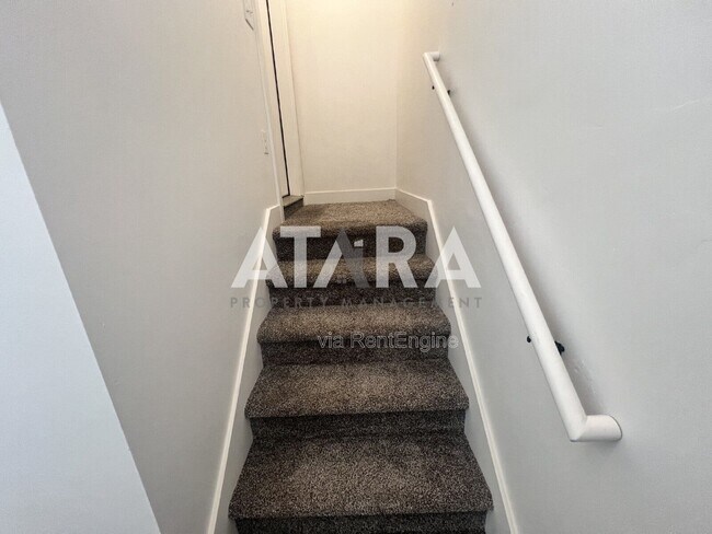 Building Photo - 909 Euclid Ave