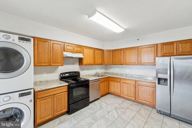 Building Photo - 3713 S George Mason Dr