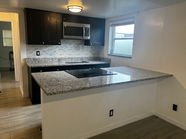 Primary Photo - 201 S J St