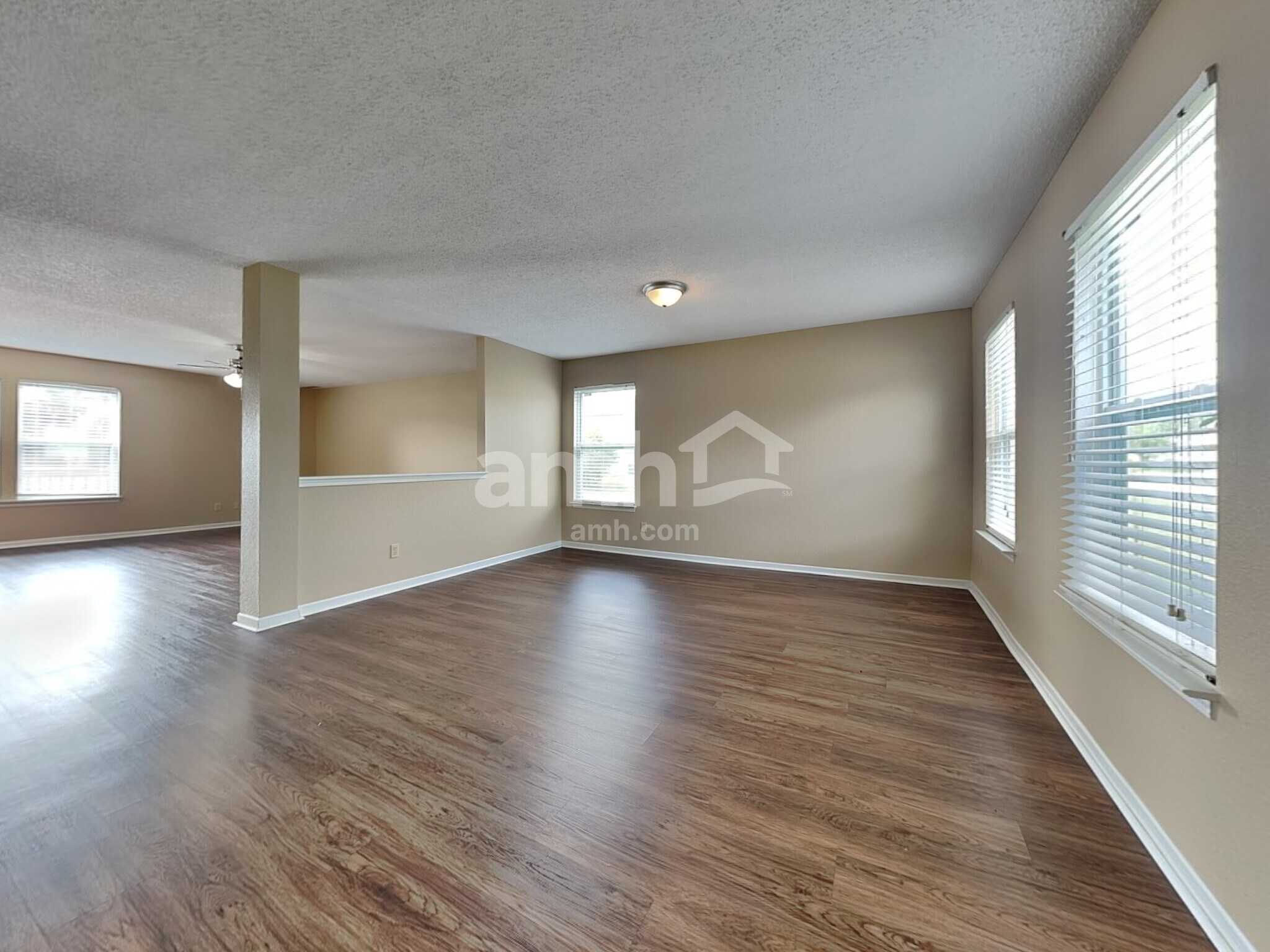 Building Photo - 14470 Forsythia Ln