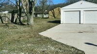Building Photo - 223 Maplelawn Dr