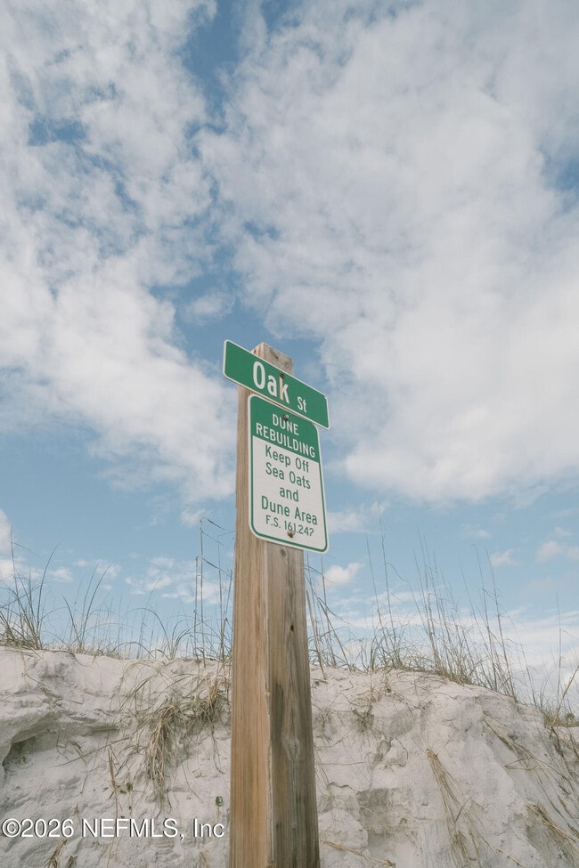 Building Photo - 212 Oak St