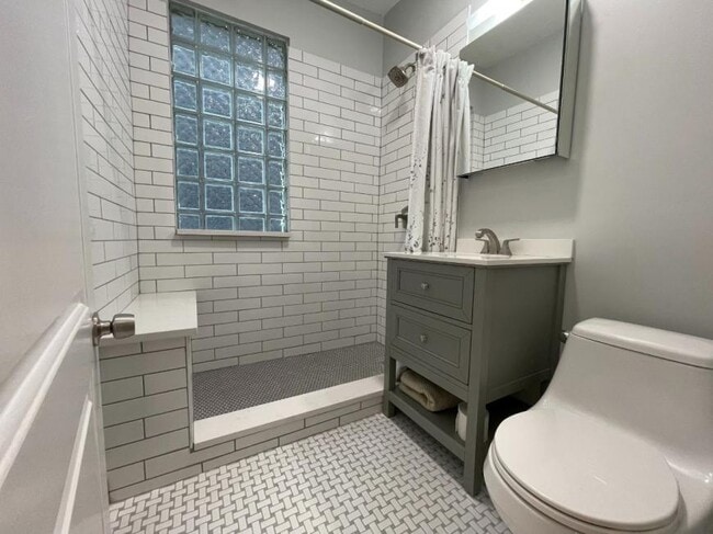 Building Photo - 2 bedroom in Chicago IL 60618