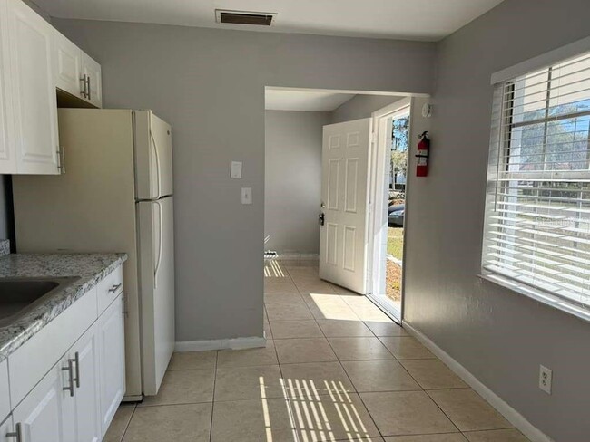 Building Photo - 5793 Oleander Dr