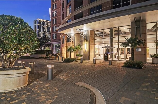 Building Photo - 1901 Post Oak Blvd