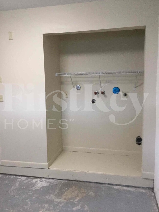 Building Photo - 3085 Lighthouse Pl