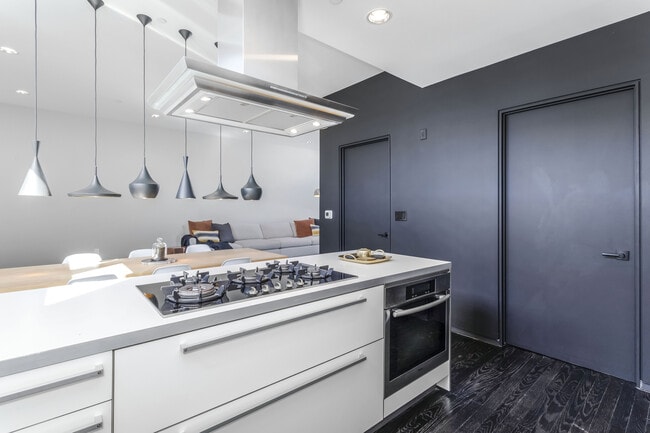 Building Photo - 825 Kings Rd