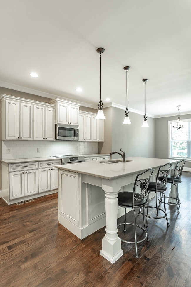 Building Photo - 7725 Peppertree Dr
